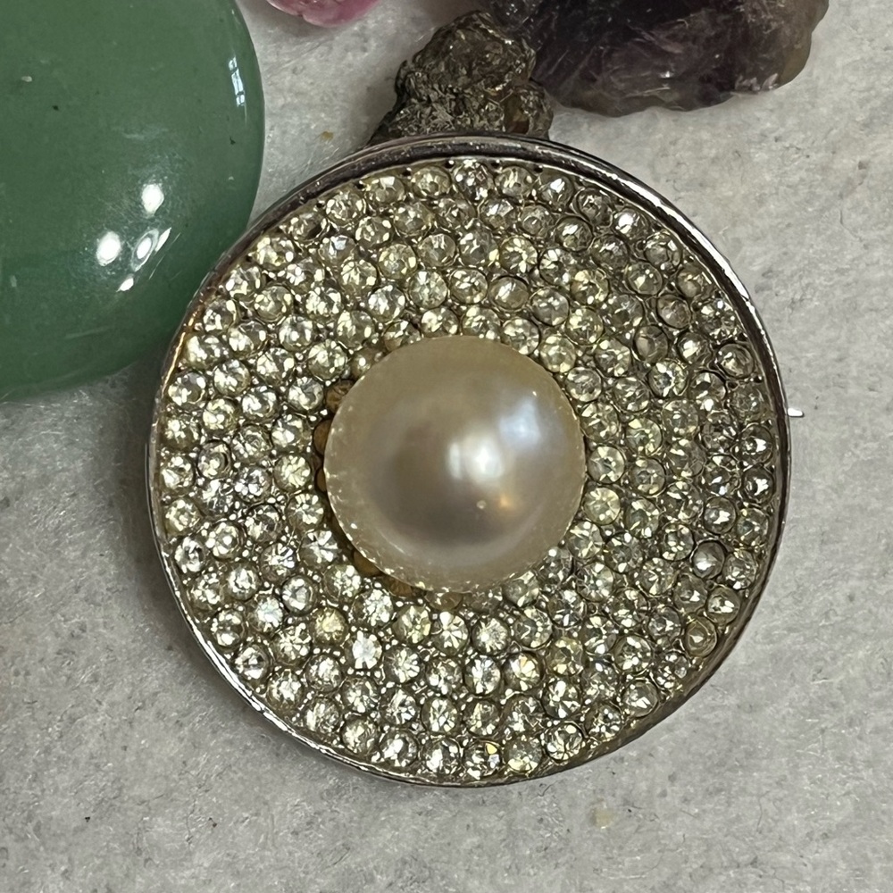 Weiss Round Vintage Brooch